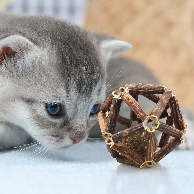 Cat Scratching Bite Ball